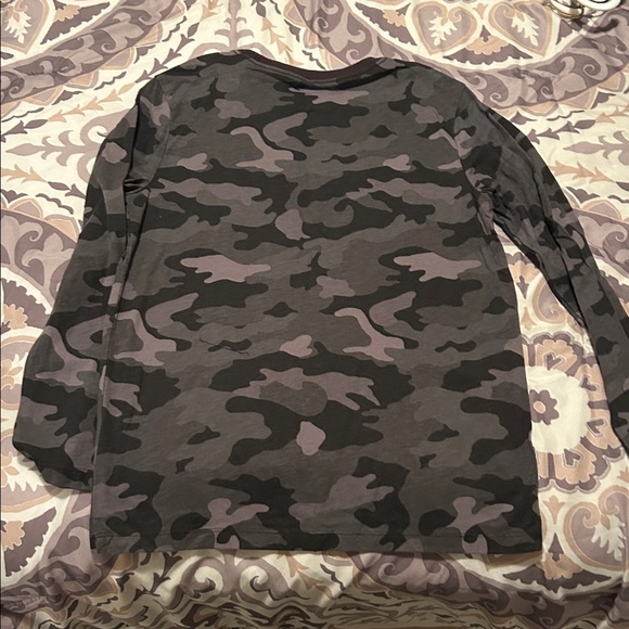 Old Navy boys Camouflage Long Sleeve Shirt - Picture 3 of 3